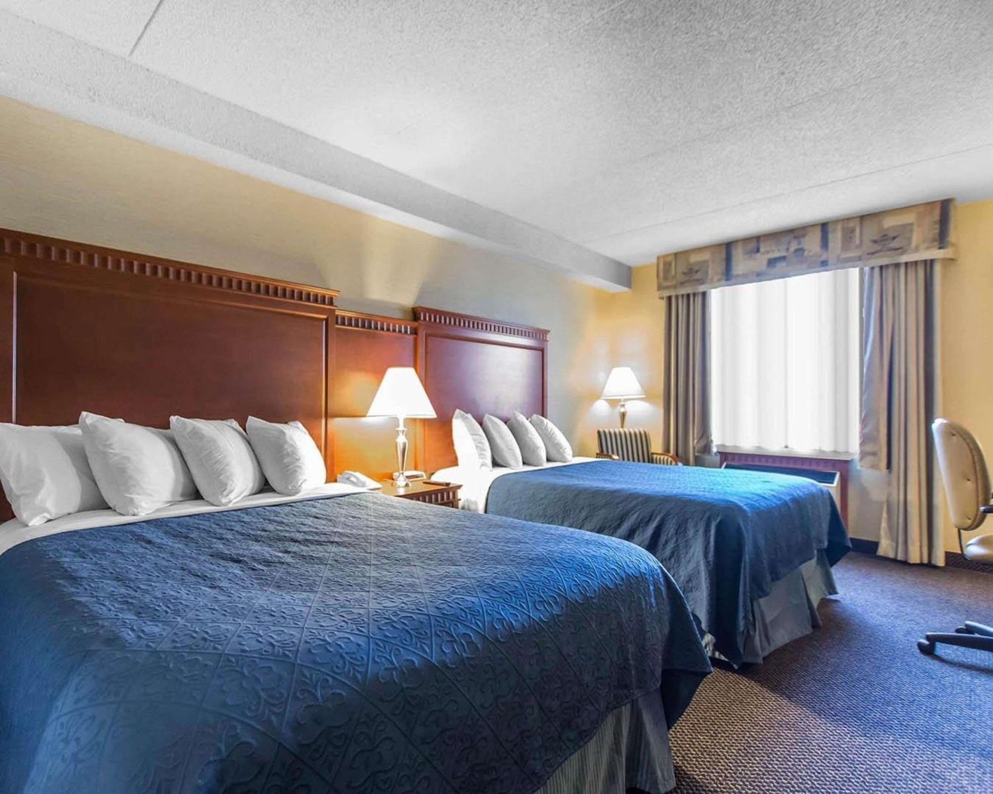 Quality Inn & Suites Bay Front Sault Ste. Marie Exterior photo