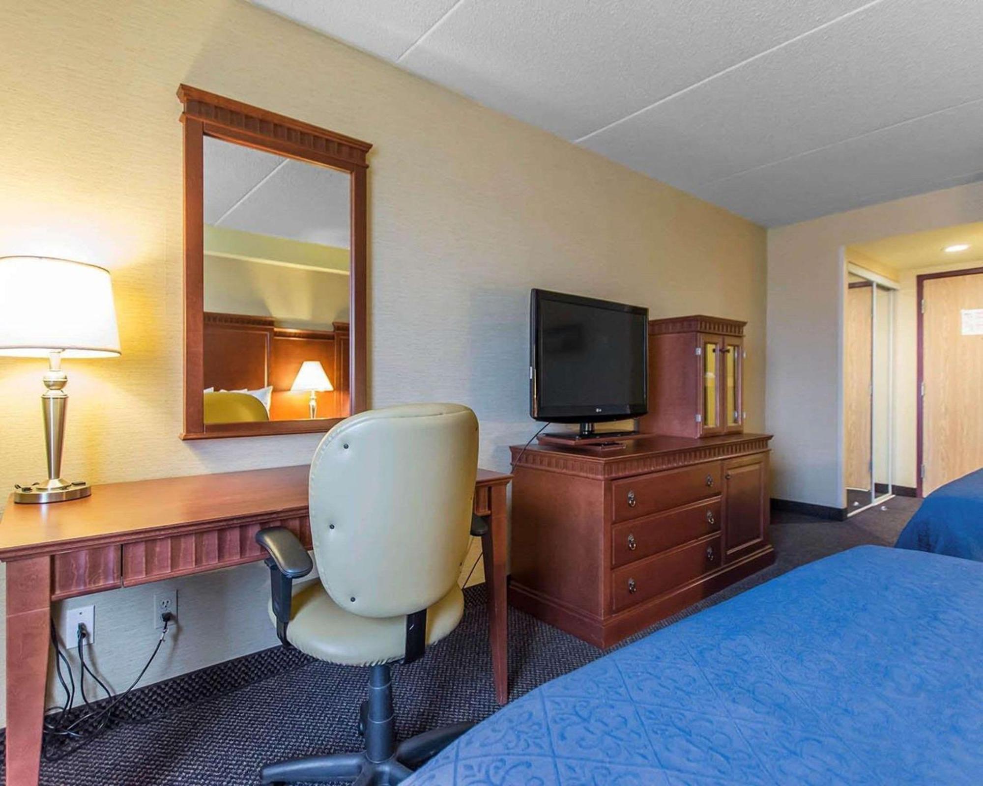 Quality Inn & Suites Bay Front Sault Ste. Marie Exterior photo