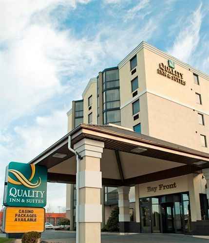 Quality Inn & Suites Bay Front Sault Ste. Marie Exterior photo